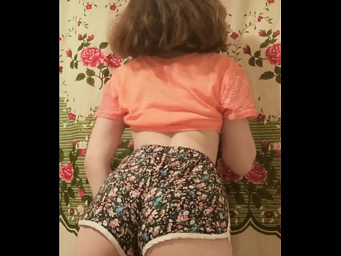 ❤️ מותק צעיר סקסי פושט את המכנסיים הקצרים במצלמה ❌ פורנו fb ב-iw.sexeey.ru ☑